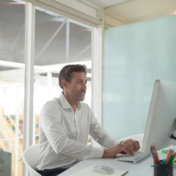 Profesional con despacho<br> y varias líneas móviles.